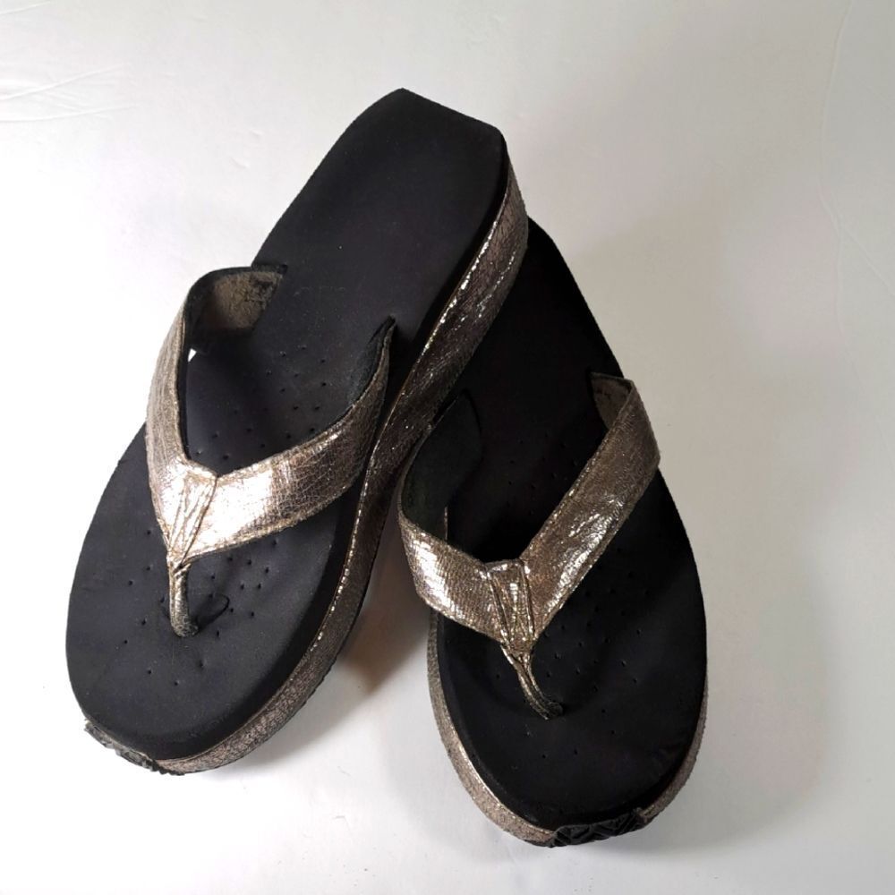 Volatile Women’s Black Silver Metallic Wedge Platform Flip Flop Sandals Size 10